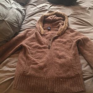 Gap sweater